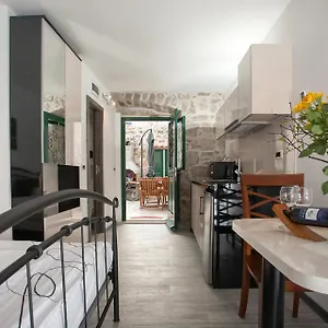 & Kartolina Apartment Split
